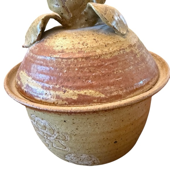 Handmade Studio Pottery Lidded Bowl with Floral Top - Picture 7 of 13
